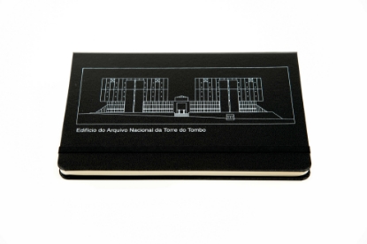 Imagem de Bloco de notas  com elástico de fecho  - Imagem do Edifício do Arquivo Nacional da Torre do Tombo (fundo preto)